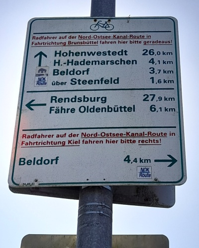 Hinweisschild am Kanal